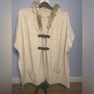 Oliver Hooded Poncho Women’s Size L/ XL Faux Fur Trim Hood Long Side Slits